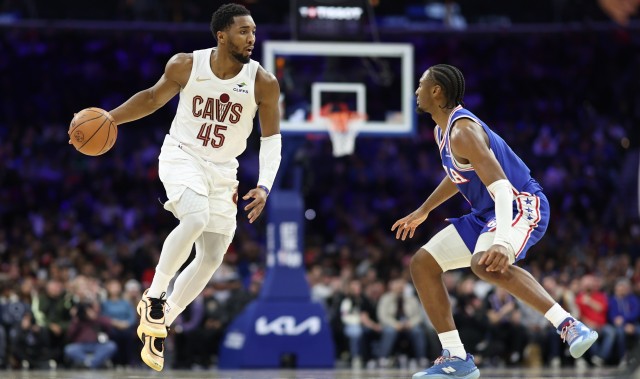 星空体育足球直播-被包夹！米切尔13投4中拿到13分9篮板12助攻准三双 另有6次失误