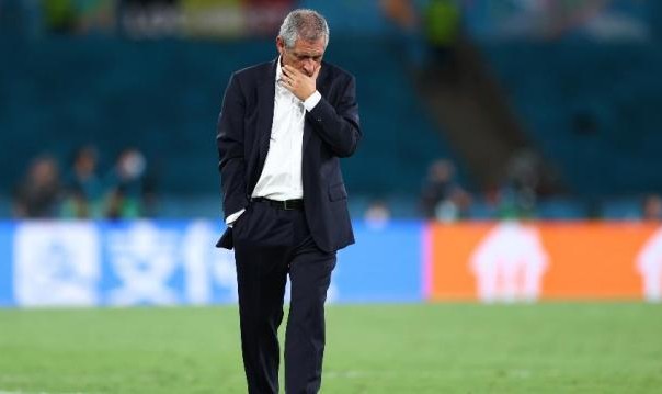 葡萄牙出局主帅责任大 他该走人可葡国足协却留他